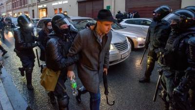СПбГУ наказал студентов за участие в митингах после "бумаги из МВД"