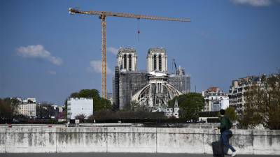 «Среди этого хаоса прячется красота»: во Франции представят фильм о восстановлении собора Парижской Богоматери