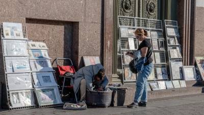 В Петербурге прикрыли незаконную торговлю экскурсиями и сувенирами