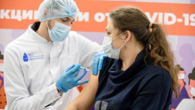 Прививку от COVID на дому получили более 700 жителей Петербурга