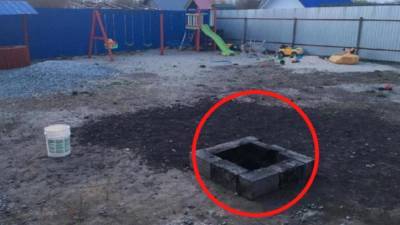 Двухлетняя девочка упала в яму с горящим мусором