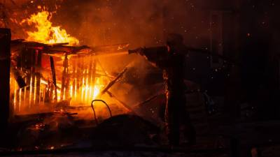Трое дачников сгорели в строительном вагончике под Вологдой