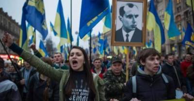 Большинство украинцев считают Бандеру и УПА героями, а Сталина негативным деятелем — опрос