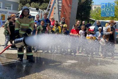 Детям-сиротам и трудным подросткам рассказали о работе пожарных