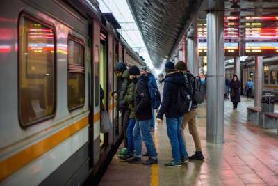 Пассажир московского метро выстрелил в лицо попутчику из травматического пистолета