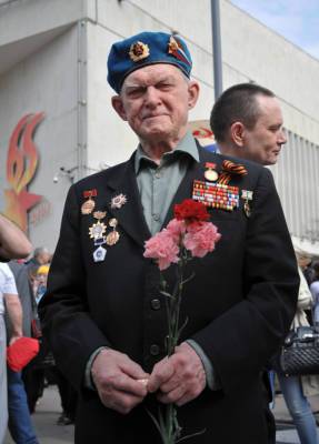 Ветераны в Петербурге получат 6400 продуктовых наборов
