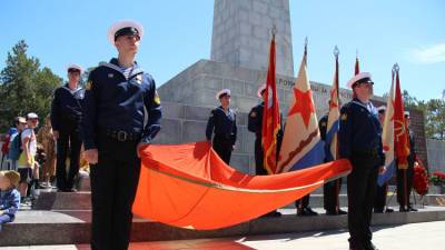 В Севастополе на Сапун-горе прошли реконструкции боев и митинг памяти