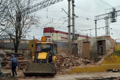 РЖД обязали восстановить снесенное здание склада на Днепропетровской улице