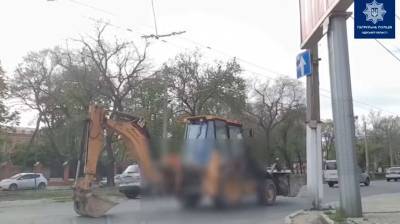 В Одессе водитель экскаватора ответит за странные маневры на дороге (видео)