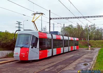 На улицы Праги вышел первый трамвай в новом дизайне