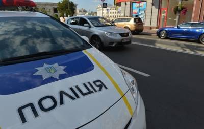 В Киеве задержали полицейского, укравшего сумку с места ДТП