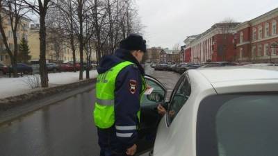 Российским автовладельцам напомнили о штрафах за неочевидные нарушения ПДД
