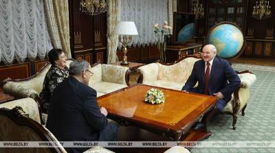 Неожиданное продолжение: Лукашенко после вручения госнаград пообщался с давними знакомыми
