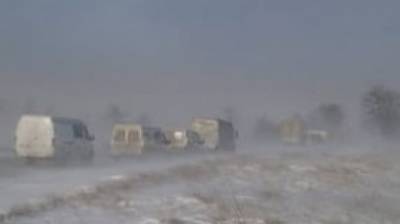 Сильная метель парализовала движение на подъезде к селу в Мурманской области
