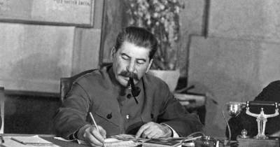 Половина украинцев согласны, что Сталин виновен в развязывании Второй мировой войны наравне с Гитлером