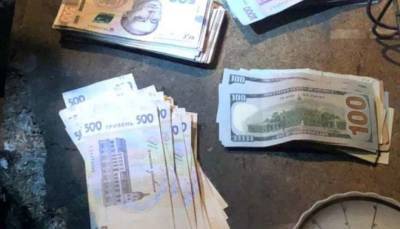 В Киеве полицейский украл у мужчины сумку с деньгами