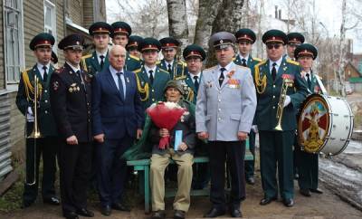 Поздравление ветеранов и "Георгиевские ленточки": как силовики Коми встречают День Победы