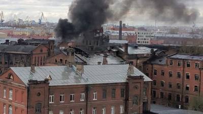 На заводе "Красный треугольник" перед проверкой вспыхнул пожар