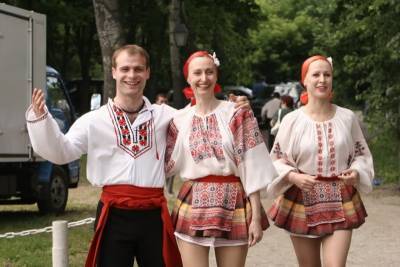 Украина: «ледибой» в вышиванке