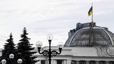 "Георгиевскую" стелу под Киевом перекрасили в цвета украинского флага