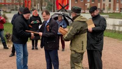 Депутат Госдумы Вострецов наградил поисковый отряд "Рубеж" подарками и благодарностями