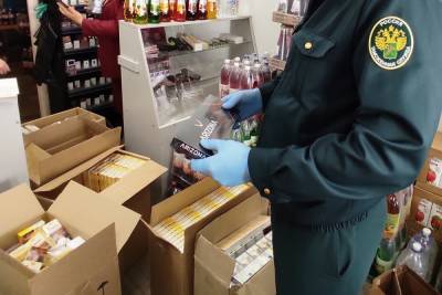 Астраханские таможенники конфисковали 3 779 пачек незаконных сигарет