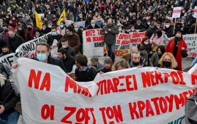 В Греции массовые забастовки за трудовой закон. В Афинах остановился весь общественный транспорт