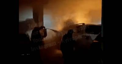 В киевском ТЦ Silver Breeze начался пожар: сотрудников и посетителей эвакуировали (видео)