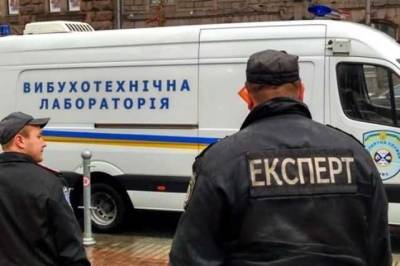 В Киеве "заминировали" ряд торговых центров и станций метро, - полиция