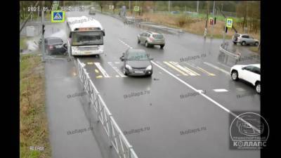 Момент жесткой аварии с автобусом в Красном Селе попал на видео