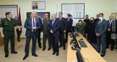 И. о. министра обороны открыл аудиторию русского языка в университете Вазгена Саркисяна
