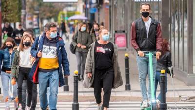 Польша отменяет обязательное ношение защитных масок на улице