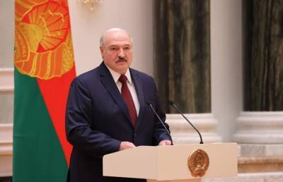 Лукашенко: Наступает период, когда человек в погонах должен показать народу, что он не зря ест хлеб