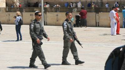 СМИ сообщили о массовых столкновениях палестинцев с израильской полицией