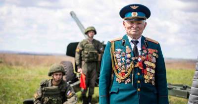 Ветеран ВОВ впервые за 50 лет дал залп артиллерии в Воронеже
