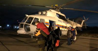 Рыбаков с 8-летним ребенком спасли ночью под Хабаровском