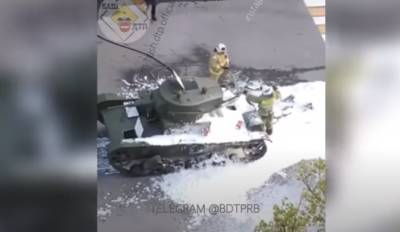 Появилось видео загоревшегося танка на репетиции парада в Уфе