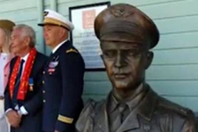 Во Флориде открыли бюст Героя СССР летчика «Нормандии – Неман»