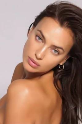 Ирина Шейк снялась топлес в новой рекламе