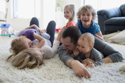 В законе: в Ивановской области досрочную пенсию могут оформить матери с четырьмя детьми