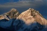 Четырех украинских альпинистов эвакуировали с вершины в Непале