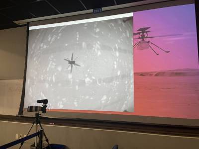 Вертолет-дрон NASA впервые переместился на новое место на поверхности Марса