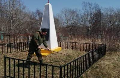 В Корсаковском районе продолжают ухаживать за воинскими захоронениями - sakhalin.info
