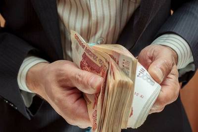 Почти 80% россиян считают, что у чиновников неоправданно высокие зарплаты