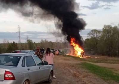 Двое малышей с мамой и мужчина погибли в огненной аварии на трассе Татарстана