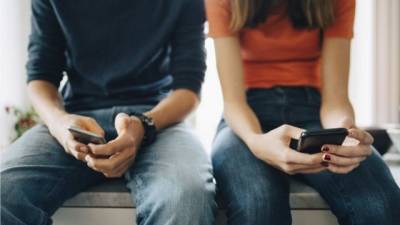 Британские ученые: соцсети и смартфоны не вызывают психических проблем у подростков