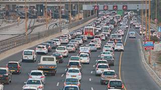 Готовьтесь к новым пробкам на дорогах: в Израиль едут 70 тысяч автомобилей