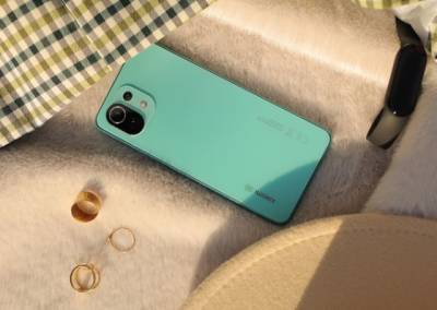 Названы 5 причин купить Xiaomi Mi 11 Lite 5G этим летом