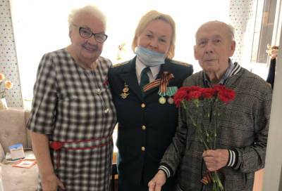 Гордимся подвигом: Кингисеппские таможенники поздравили ветеранов накануне Дня Победы