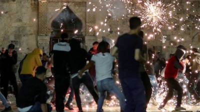 В результате столкновений на Храмовой горе в Иерусалиме пострадало более 200 человек